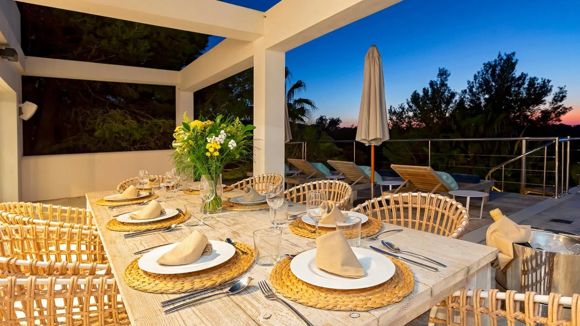 Villa In Cala Salada Sleeps 14 Сан-Антонио-Абад