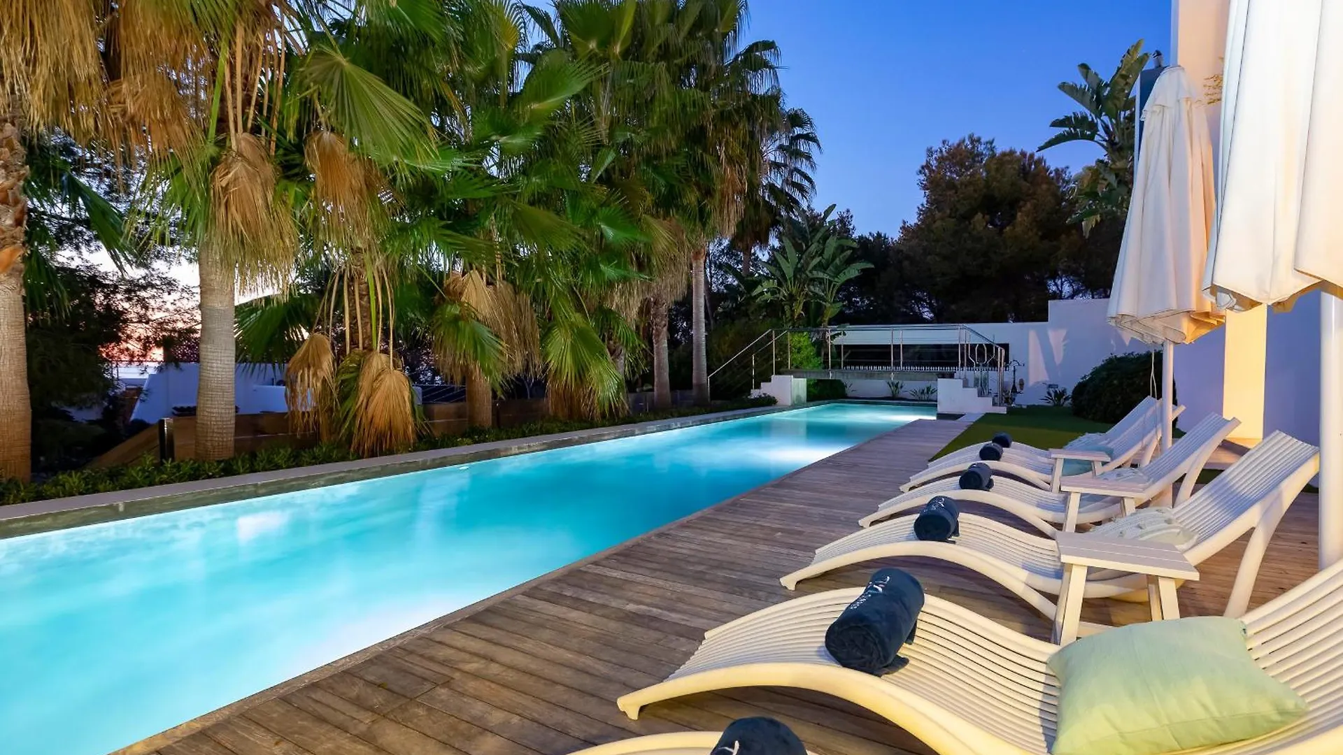 Villa In Cala Salada Sleeps 14 Сан-Антонио-Абад