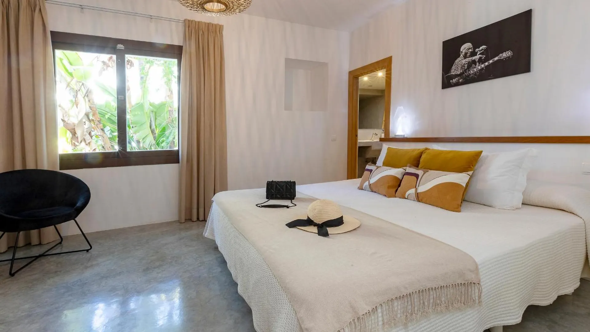 Villa In Cala Salada Sleeps 14 Сан-Антонио-Абад 0*,