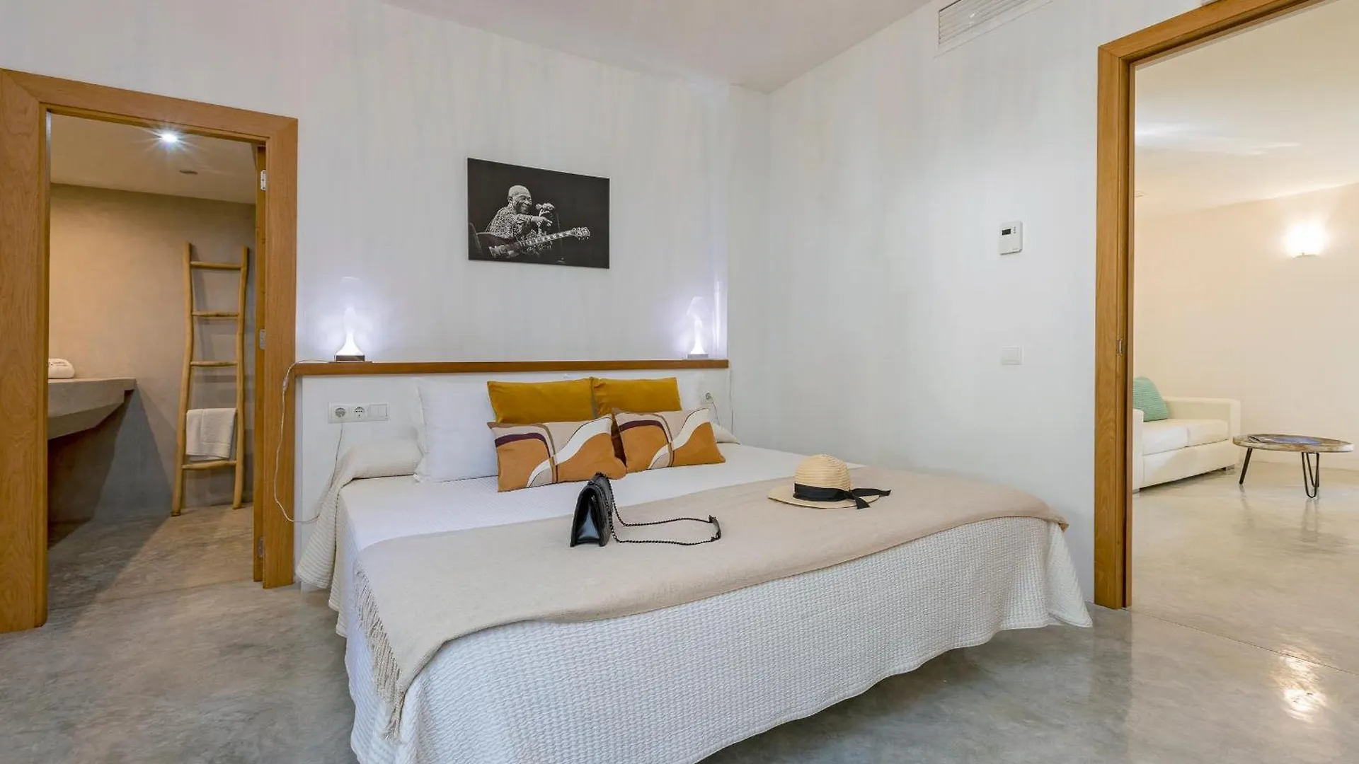 Villa In Cala Salada Sleeps 14 Сан-Антонио-Абад 0*,