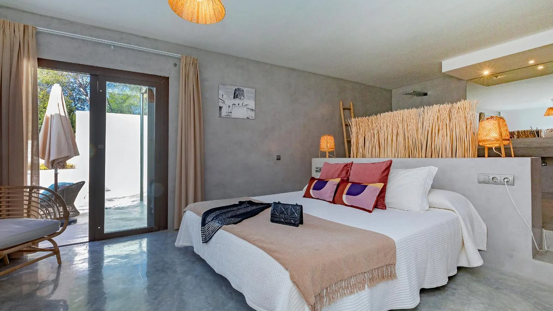 Villa In Cala Salada Sleeps 14 Сан-Антонио-Абад