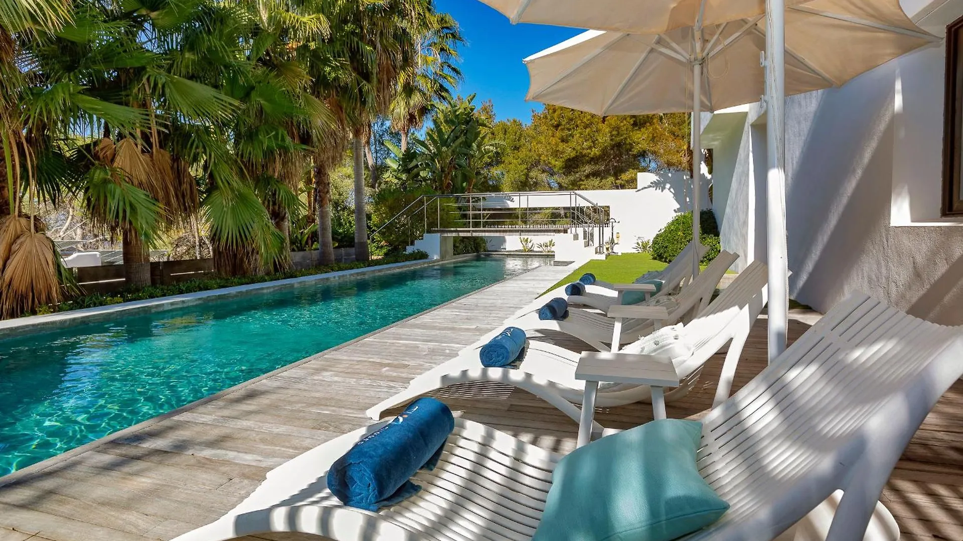 Villa In Cala Salada Sleeps 14 Сан-Антонио-Абад
