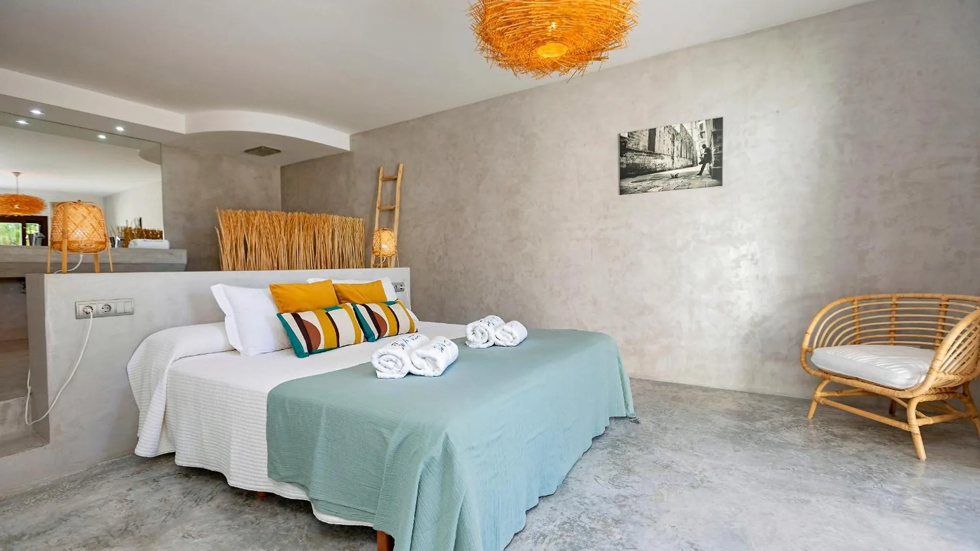 Villa In Cala Salada Sleeps 14 Сан-Антонио-Абад